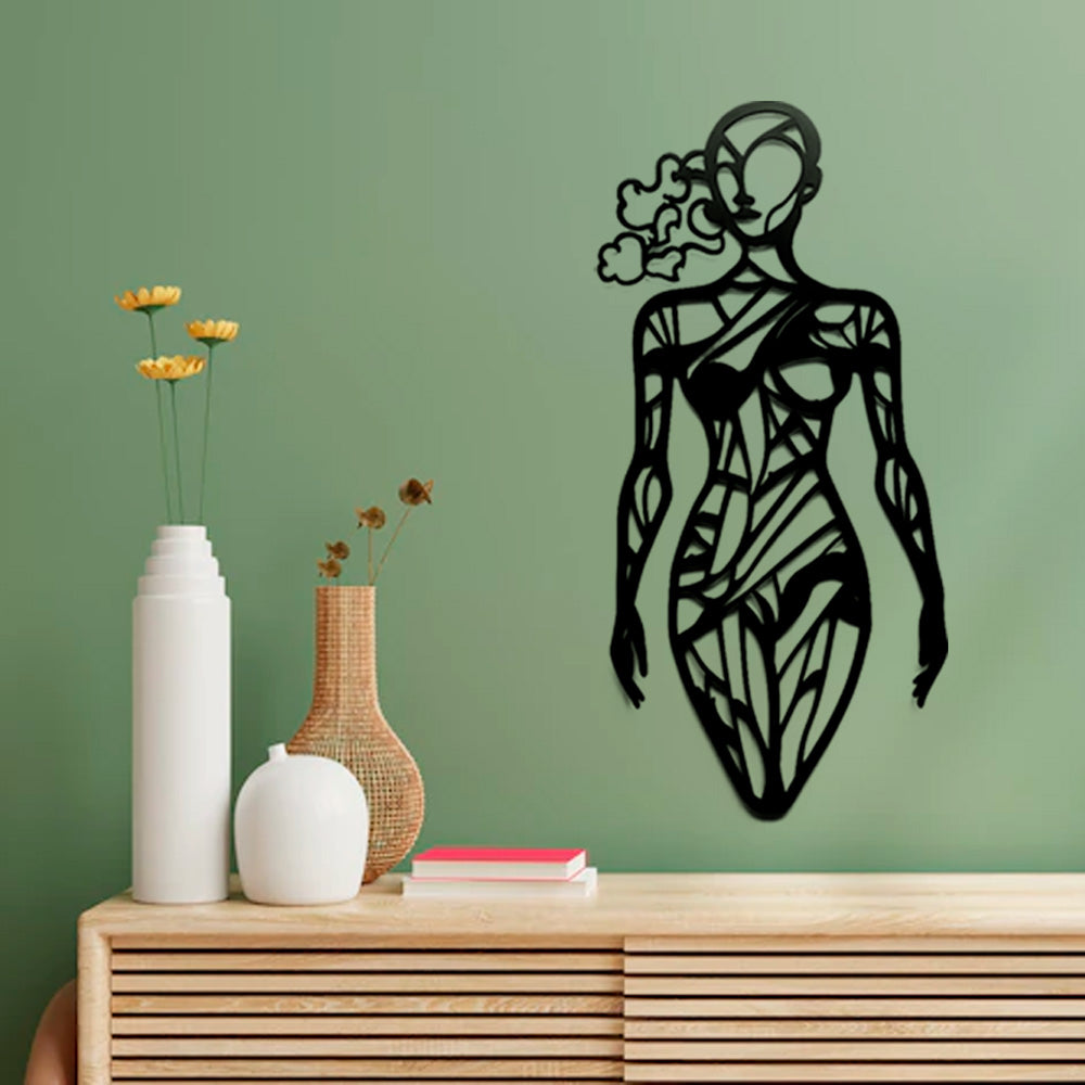 Silueta de mujer. 50 x 25 cms.